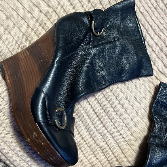 Cynthia Vincent Boots - Picture 2 of 5